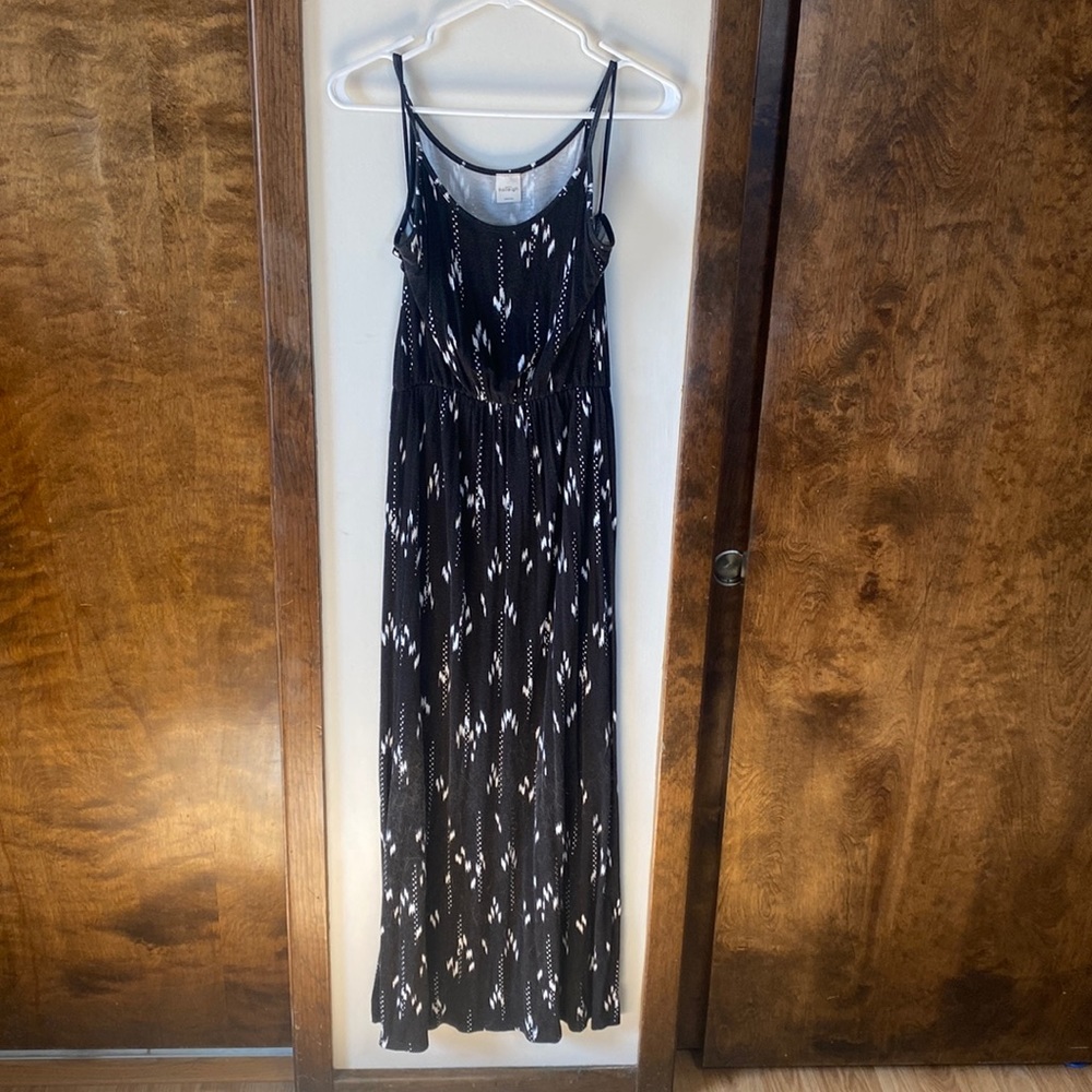 Black pruned rayon maxi dress with slit